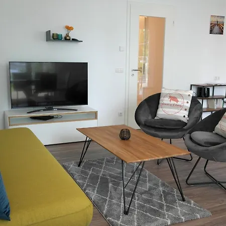 Im Kiefernhain Haus 6 WG 4 * Zirchow